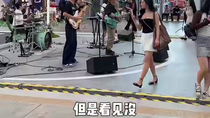 欧阳娜娜也太美了吧！小鹏发布会真会玩啊！ #小鹏monam03max #小鹏mona #小鹏mona