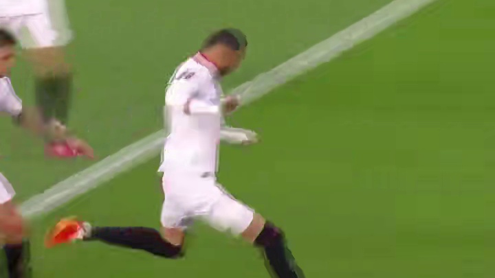 恩内斯里：谢了啊兄弟！ #足球