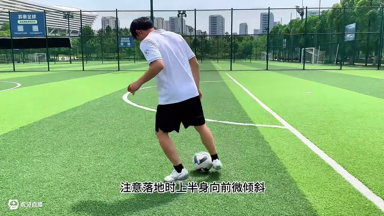 德西雷·杜埃 边路原地过人，新手必学！ #足球 #足球教学 #足球技巧 #苏州足球 #足球的魅力