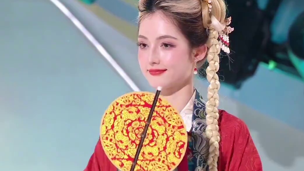 从此T台上的每一步，都是中国非遗文化自信的证明。#各国面孔诠释中国非遗之美 #中国