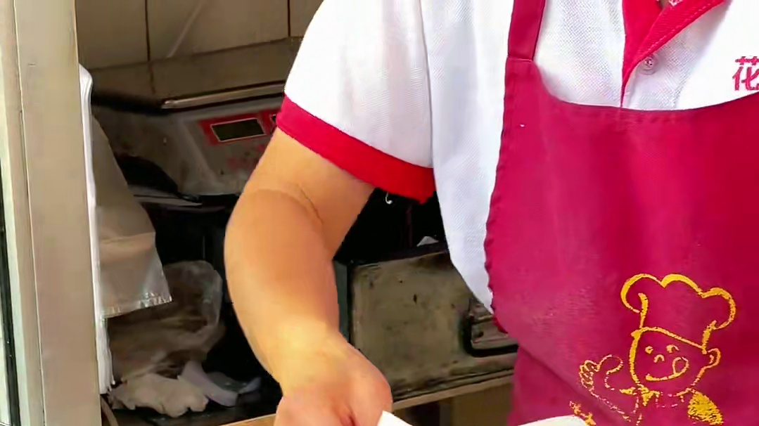 现炸的油条现烙的葱油饼加葱油豆腐脑