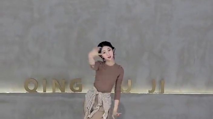 此时情绪此时天， 无事小神仙 ～ #原创编舞 #浅跳一下 #氛围感 #国风古韵 #舞蹈