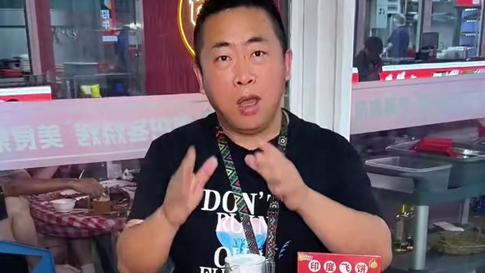 黄陂地标美食，十年老字号，总要来一次嘎巴冬烧烤吧#武汉美食 #黄陂美食 #嘎巴冬烧烤 #武汉烧烤 #