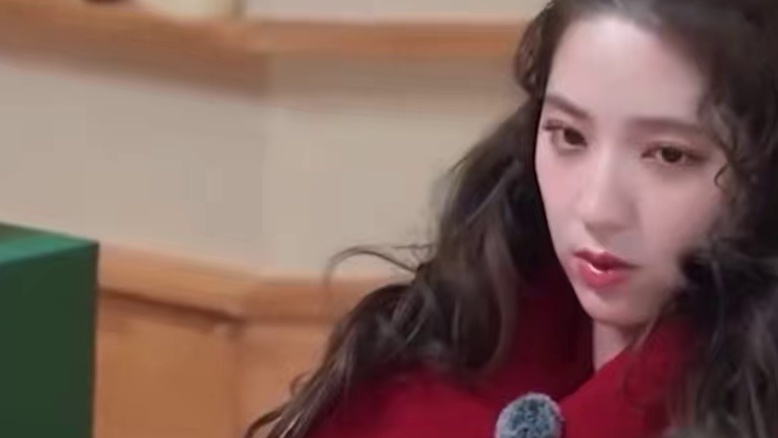 这完全就是在演童年躲家长的我 #董思成   #周翊然   #宁静   #朱丹   #gai溜子