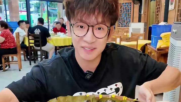 番禺老街坊藏得可真深，藏有一家这么“便靓正”的私房菜！ #烟火广州 #吃喝玩乐南方图鉴 #跟着方力申