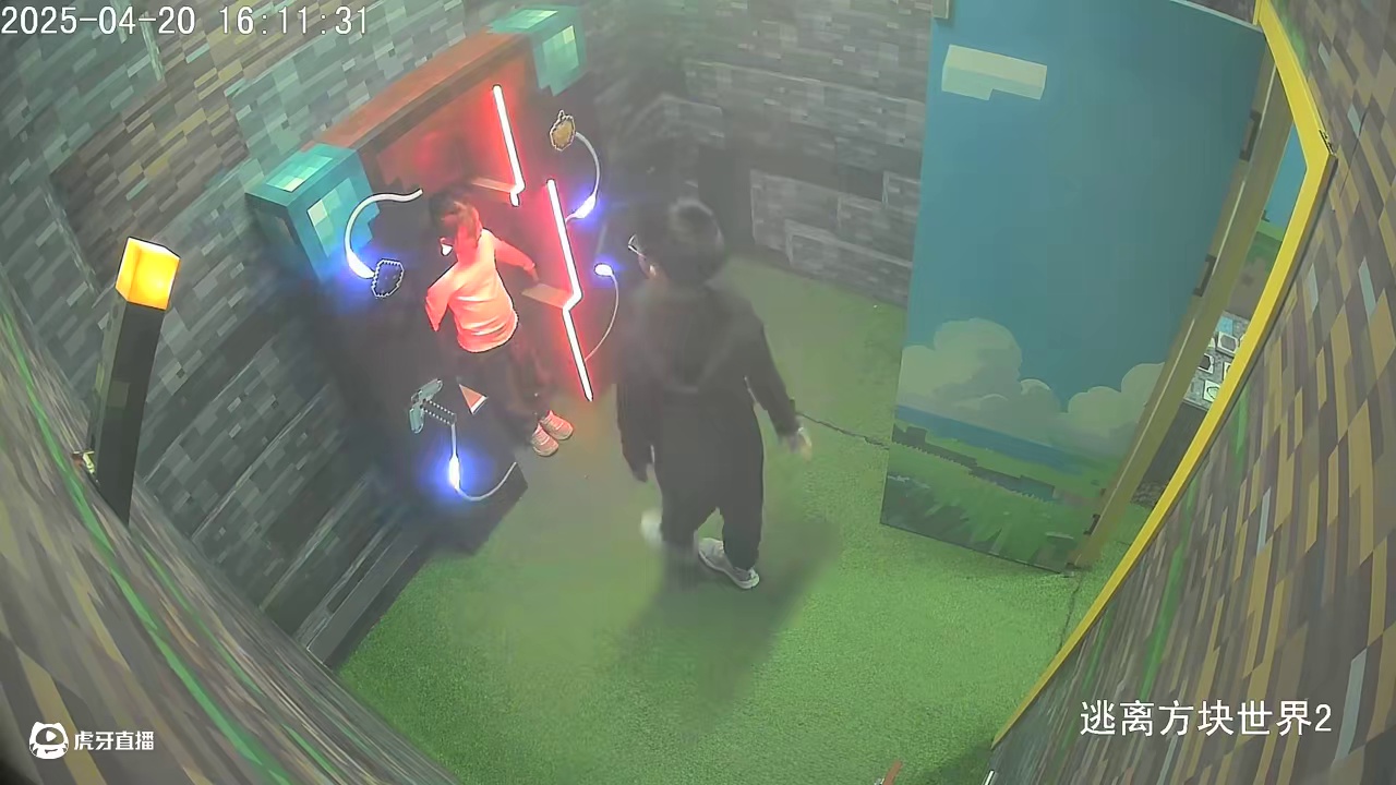 奇妙星 #密室逃脱#游戏中的名场面#监控下的一幕