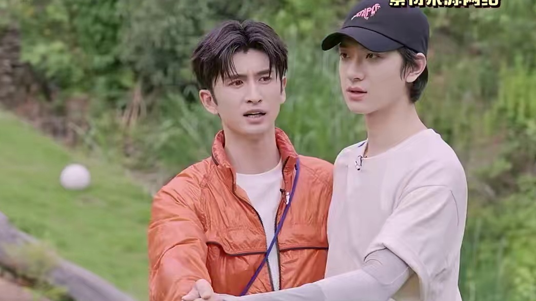 林一张云龙这游戏非这么认真不可吗......#林一张云龙跳华尔兹纯靠脸发力#一起去野  #去玩水的地