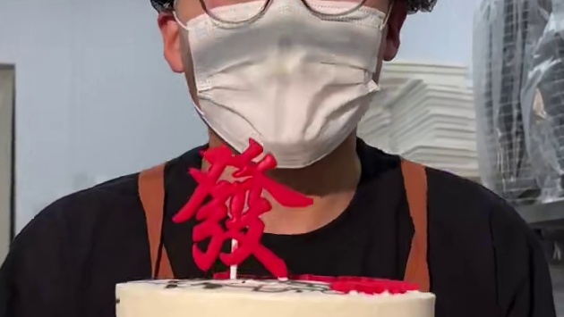 祝咱们南京五月份过生日的家人们生日快乐！天天开心！#千层蛋糕 #生日蛋糕 #克拉头子