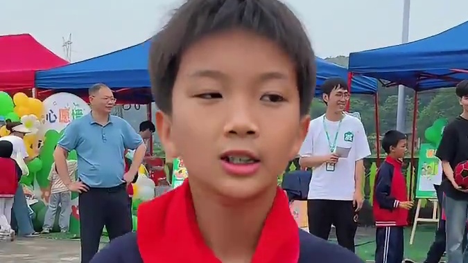 #被山区孩子无数个第一次戳到了  他们的愿望很大 大到想要飞越高山，他们的愿望也很小 只为给奶奶赢下