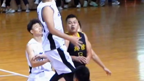 都安县35号陆建武与10号韦相丞
一个默契配合
2025年河池市第七届职工运动会篮球赛
#河池篮球 