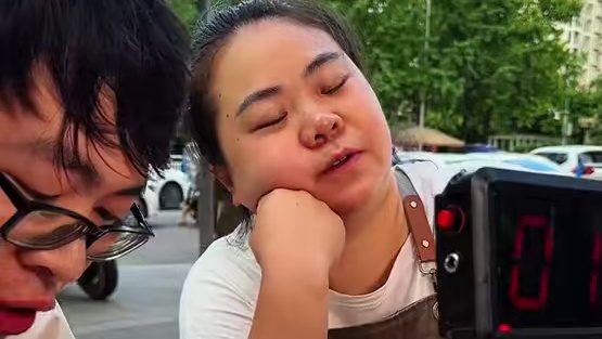 四川帅哥专程来挑战6两重庆小面，好腼腆能挑战成功吗？#这一碗好过瘾 #挑战 #吃面 #小面调料