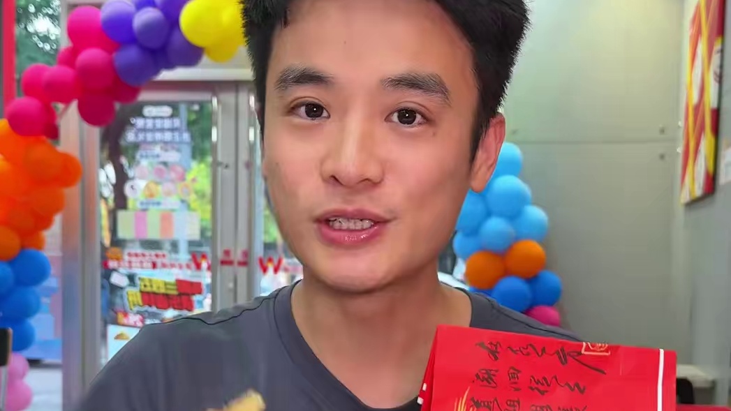 19.9抢到了彩虹翅膀单人餐！ 另有蜜汁手扒鸡重磅回归！视频左下角冲呀#华莱士六一吃鸡节 #华莱士小