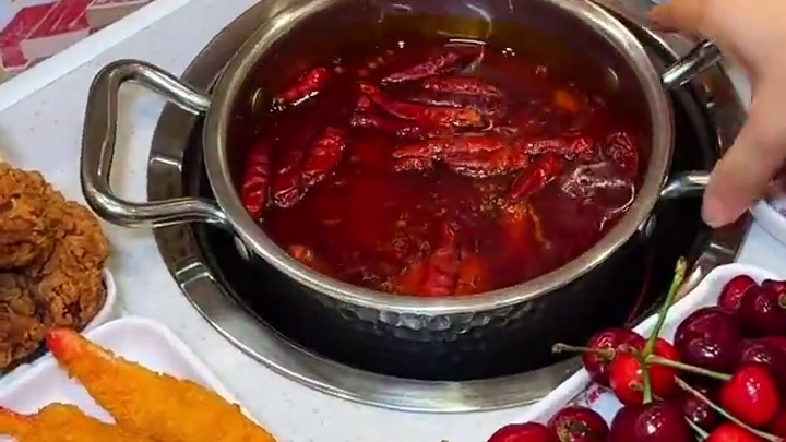 招商花园终于也有了！全网爆火才40多的旋转自助小火锅！有嘴就能吃回本！#旋转自助小火锅 #自助小火锅