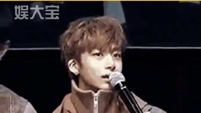 潜水艇也参赛啊#端午节 #龙舟 #划龙舟 #沉船 #万万没想到