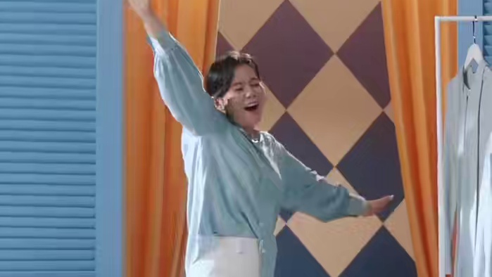 生活乱成一锅粥？别担心！你的龚琳娜来啦！#龚琳娜  #蓝月亮是龚琳娜的生活救星  #至尊洗衣三锦囊