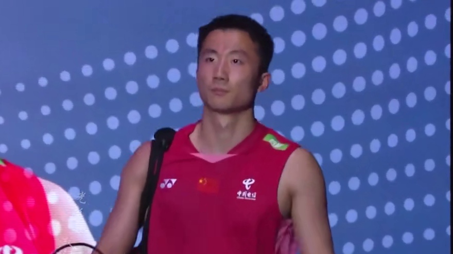 将陆光祖节奏打崩！昆拉武特顺利夺冠登顶世界第一！ 阿祖上来就想通过控网，去为自己争取主动进攻机会，但