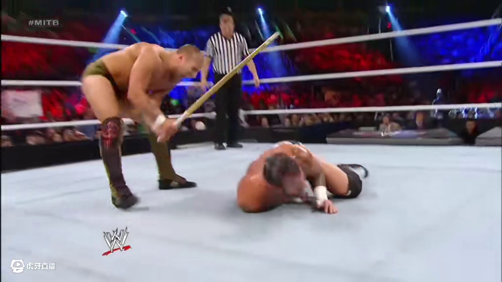 合约阶梯赛，CM朋克对战蛋妞，AJ李担任裁判！ #WWE #CM朋克 #AJ李 #丹尼尔布莱恩