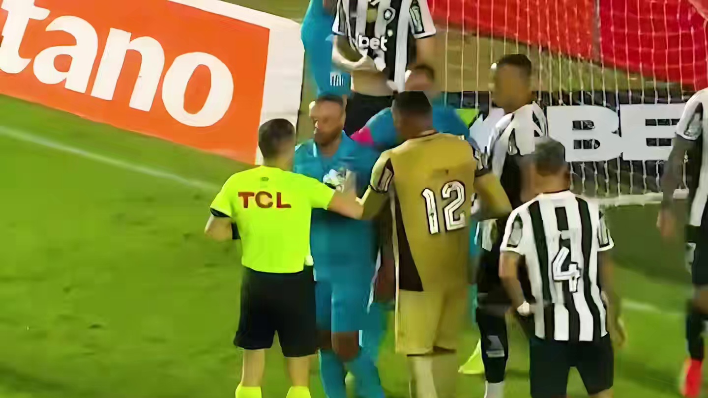 内马尔上演上帝之手被红牌罚下，头部还挨了一脚......#dou来足球季 #足球的魅力 #内马尔