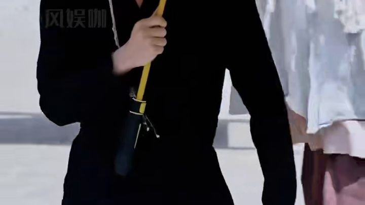 为何鞠婧祎被助理360度无死角包裹？本以为只是防晒，了解内情才懂背后的心酸与无奈 #鞠婧祎  #白鹿