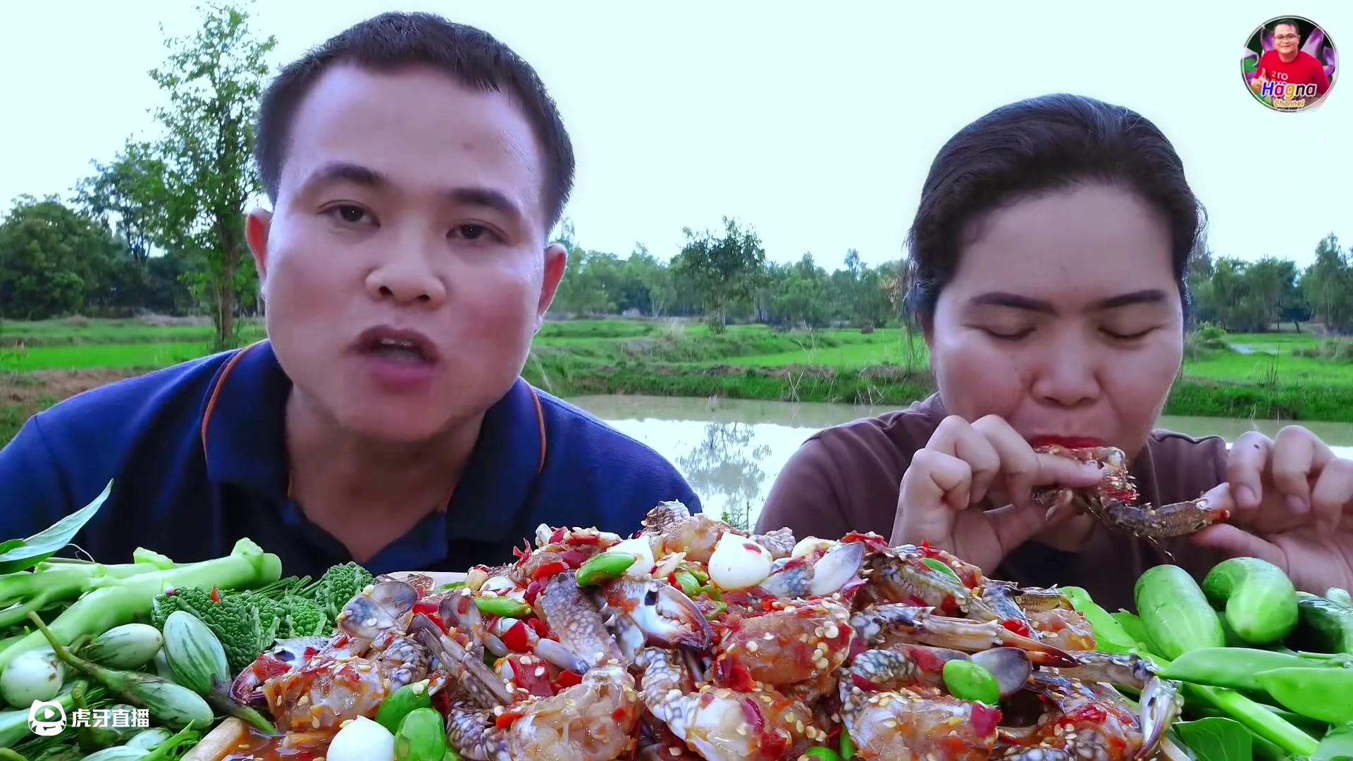 ‍新鲜剁椒️凉拌蟹块爽滑的米粉 #我的乡村生活 #泰国大叔#泰国美食#泰国生活#泰国海鲜