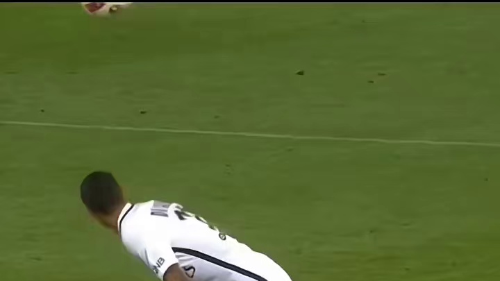 足球赛场那些顶级有趣瞬间真的太匪夷所思了