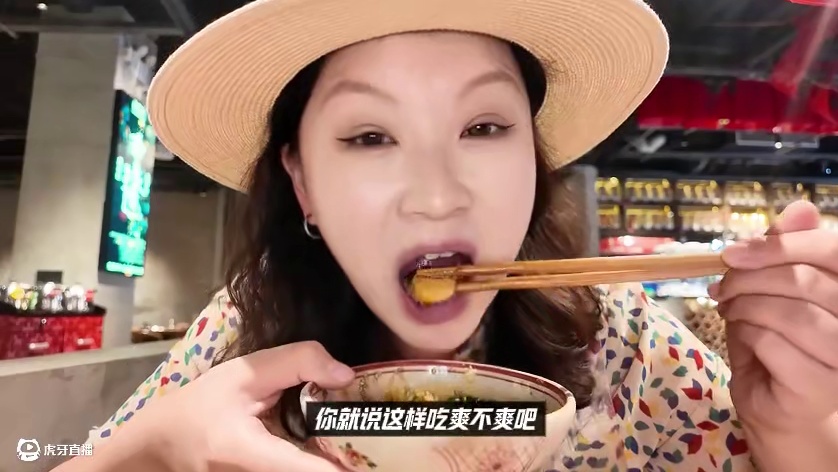 砂锅红油煮海鲜！体验pro版锤子火锅 #夏天就要吃火锅 #美食vlog #巧克李的迷幻日常 #美食探