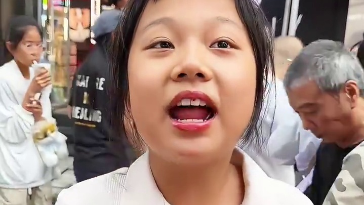 街头随机采访路人试吃#美食