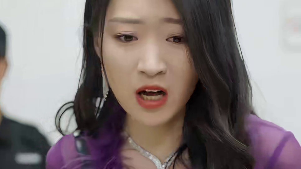 周诗雨与沈傅辰成婚七年，为他放弃事业，满心满眼皆是他。可沈傅 辰心中始终念着错过的白月光，在前往民政