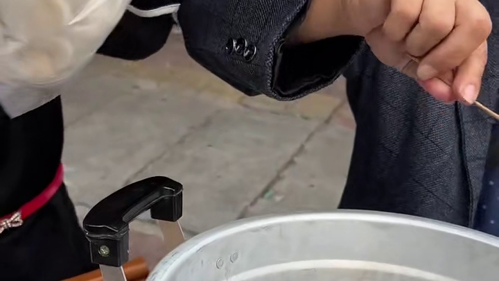 街边偶遇现蒸的水粿