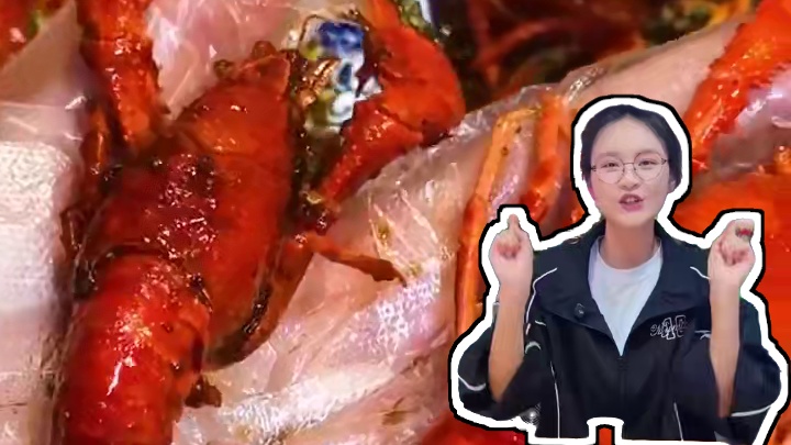 家人们，又到了嗦喽小龙虾的季节了！赶紧艾特饭搭子去扒虾！#小龙虾 #美食 #夜宵 #吃龙虾的季节 #