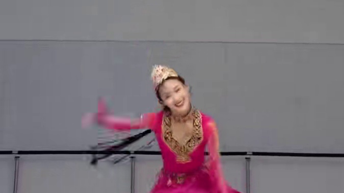 汉族女孩斗胆cos一下 #新疆舞 #民族舞蹈舞出民族特色 #能歌善舞的民族 #民族舞是独属于中国人的