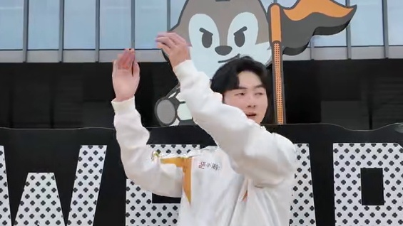 ⭐车手们，决赛场馆集合！狼啸破长空，热血战山城，距离2025年QQ飞车手游S联赛春季赛总决赛开赛仅剩