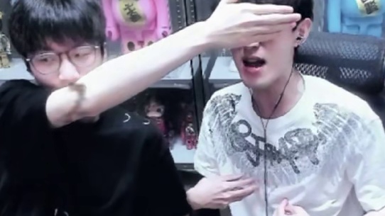 我正儿八经学唱歌的 