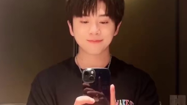 终于轮到武艺笑别人了#武艺 #武艺怎么这么好笑 #吴克群 #娱乐评论大赏