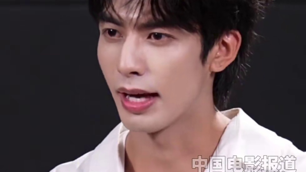 #宋威龙为角色设计了很多暗爽的小细节 原来#韶华若锦 中喜欢偷笑、暗爽的定北王是#宋威龙 赋予这个角