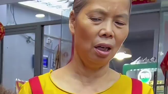 大网红冬杰挑战3两螺蛳粉~狂赚阿姨2000快现金~#螺蛳粉