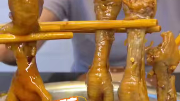 锅底九块！这谁顶得住啊！ 还try了try肚包肉涮火锅，确实有点东西～#重庆火锅 #美食探店 #搞笑