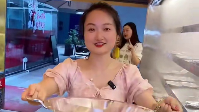 几角块多的素菜，几块的荤菜，每一盘菜品都有标价，还有日期，全新的火锅模式，值得去#美食推荐 #特色火