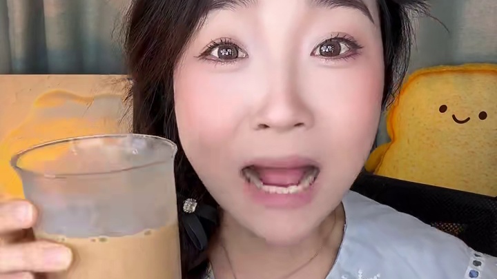 别的不说赶紧来薅羊毛 8月左右到期，不拦着点自己 一天真的能喝完！#旺仔巧克力奶 #薅羊毛的快乐 #