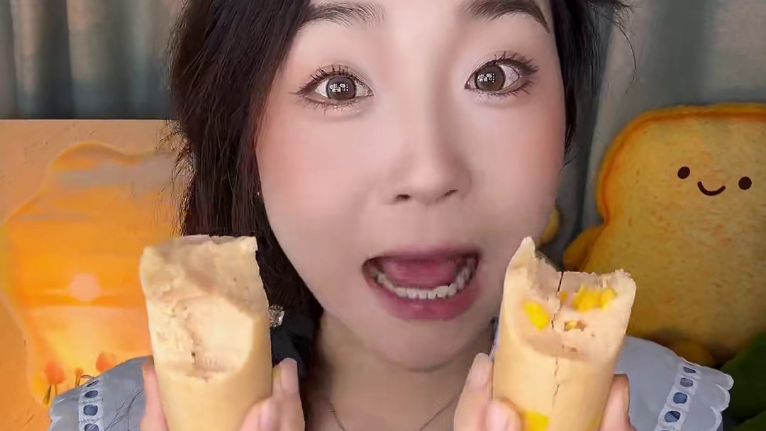 蒜香白肠和玉米肠都好好吃！胖嘟嘟的一个，下午饿了就吃它！#蒜香白肠 #玉米肠 #零食推荐 #又好吃又