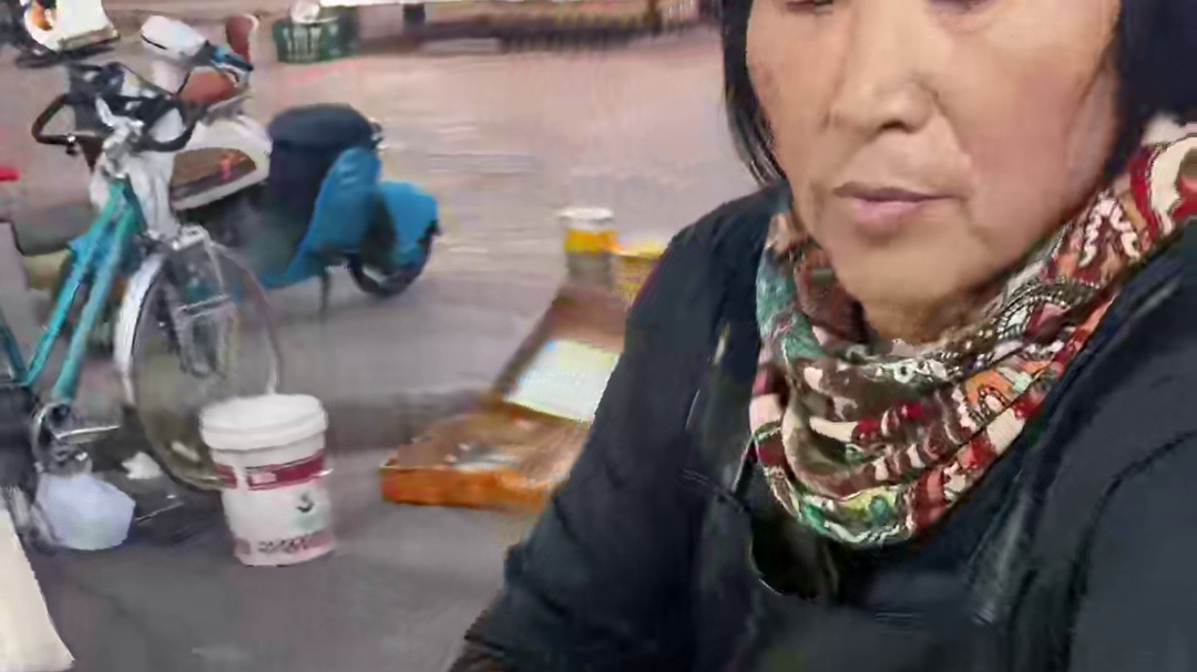 街边偶遇一家韭菜盒子，五块钱一个