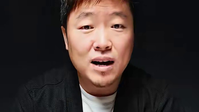 红魔电竞平板3Pro抢先上手 #红魔电竞平板  红魔很听劝，#红魔电竞平板3Pro 改小了，9英寸打