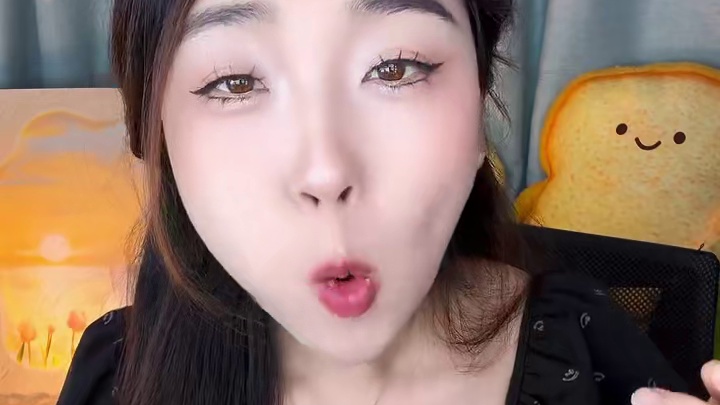 这个欧包真的更符合我的口味啦！谷物元塑新出的！料真的多！一口下去太满足啦！
黑芝麻红枣：180g/个