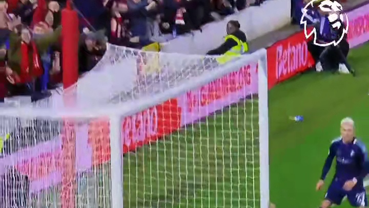 这球...没进！这个扑救，你给几分？