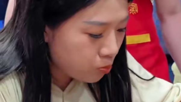 山西美女挑战10碗爆辣，8秒一碗轻轻松松拿走奖励！ #螺蛳粉