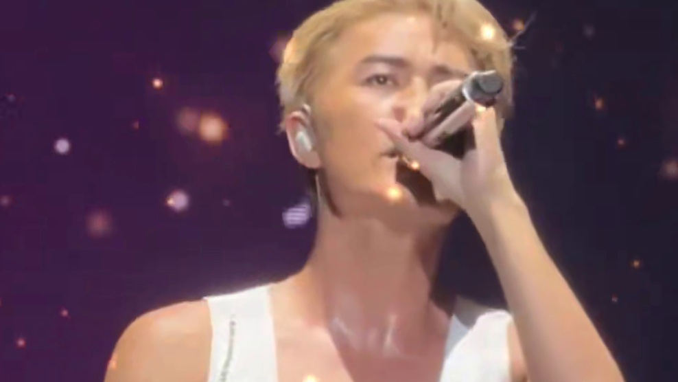 #吴克群与老人穿梭25年的音乐羁绊  听到宏姐那番话，音乐的力量瞬间具象化了！#生命的转折  #老有