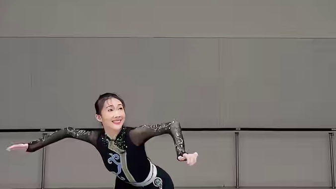 祝你上岸 人生从没有标准答案
要做呼啸的风 往旷野 往山海 
往心之所向的自由里狂奔 
#蒙古舞 #