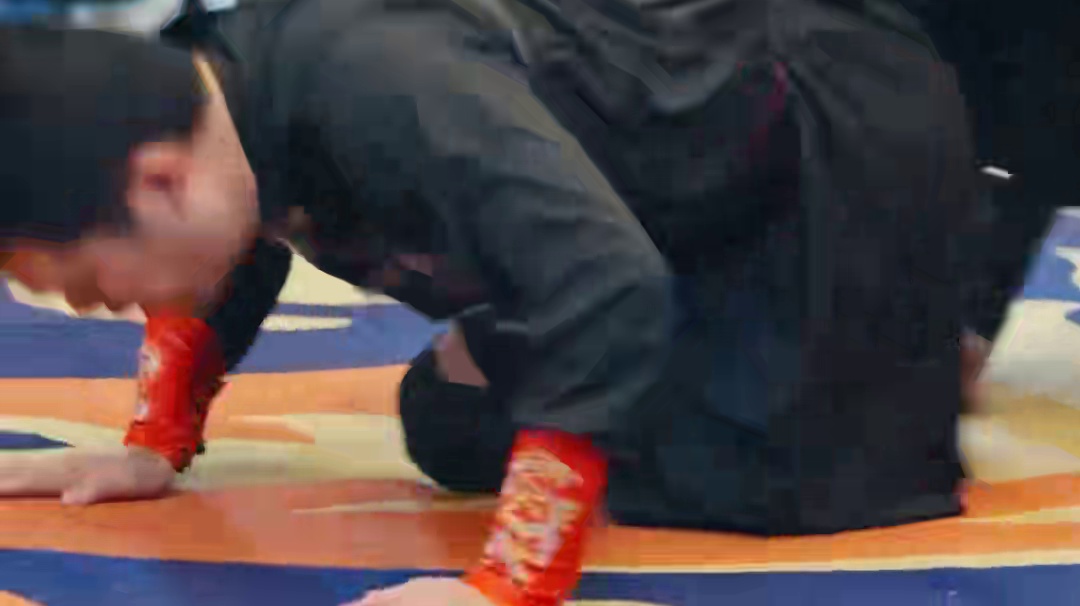 战神儿子和首富父亲互相隐瞒身份 却因为各大世家的凌辱打压，先后在寿宴、加冕仪式上，父子联手惩恶扬善。