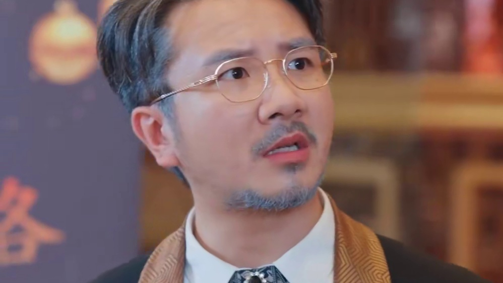 战神儿子和首富父亲互相隐瞒身份 却因为各大世家的凌辱打压，先后在寿宴、加冕仪式上，父子联手惩恶扬善。