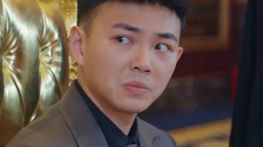 战神儿子和首富父亲互相隐瞒身份 却因为各大世家的凌辱打压，先后在寿宴、加冕仪式上，父子联手惩恶扬善。